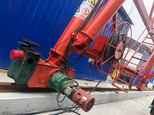 浙江宁波龙门吊出租120吨龙门主梁现场拼接