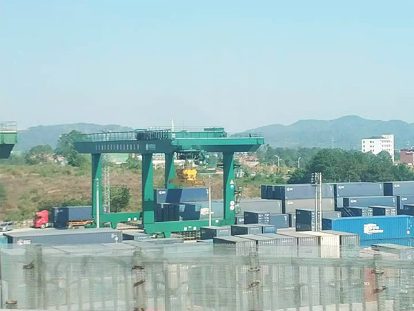 陕西西安龙门吊销售厂家轨道集装箱门机介绍